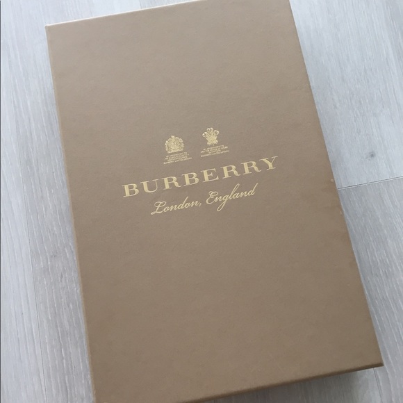 SOLD Burberry scarfs - Picture 3 of 6